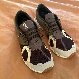 Oncloud 70/30 women’s shoes size 9